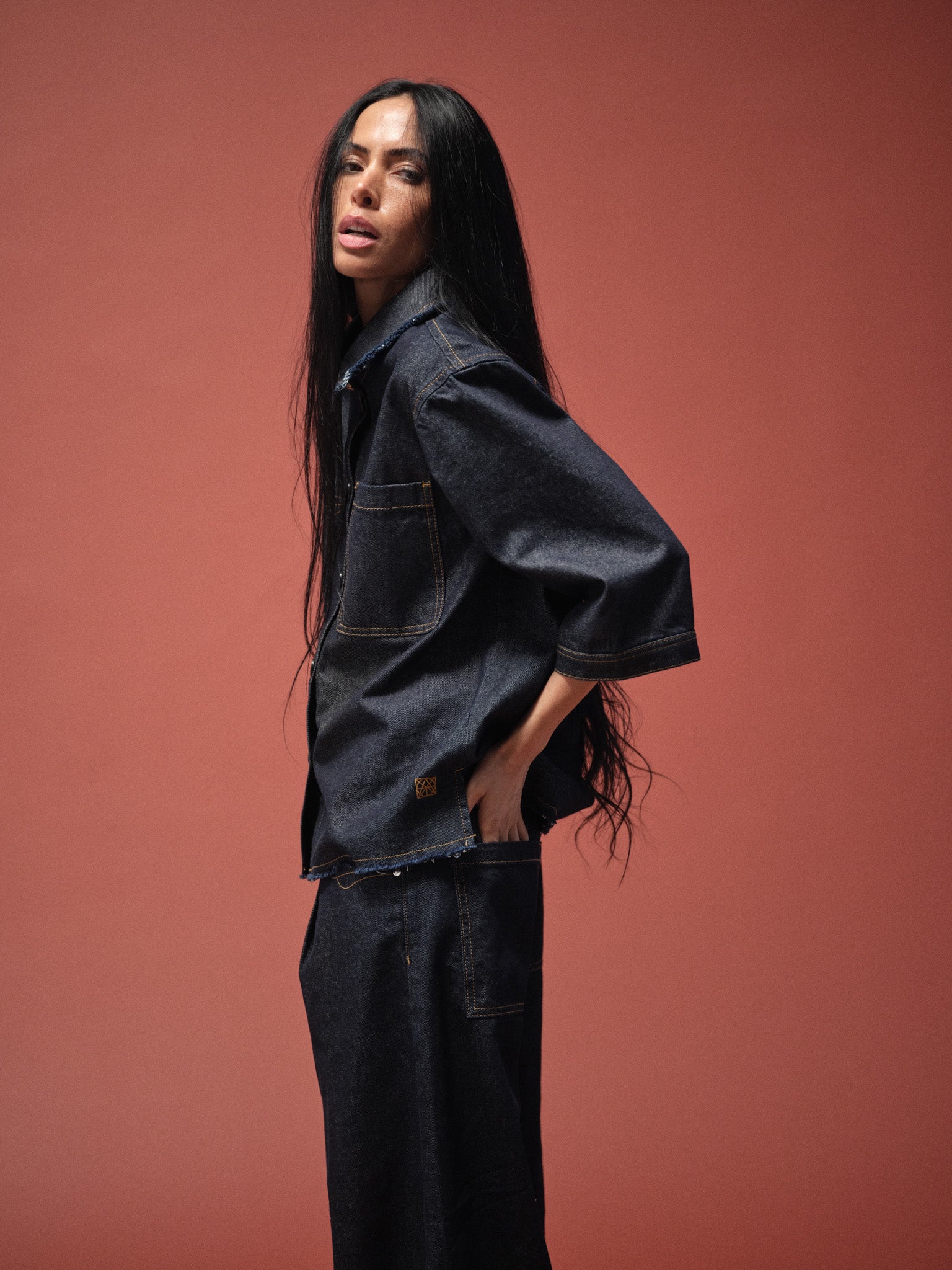 Modelshot / Dark Blue Denim / Detail